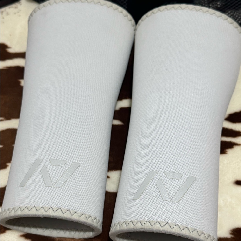 A7 size small knee sleeves rigor mortis